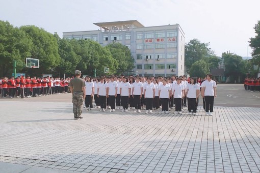 2020年秋新生軍訓(xùn)匯報表演暨開學(xué)典禮(圖4)