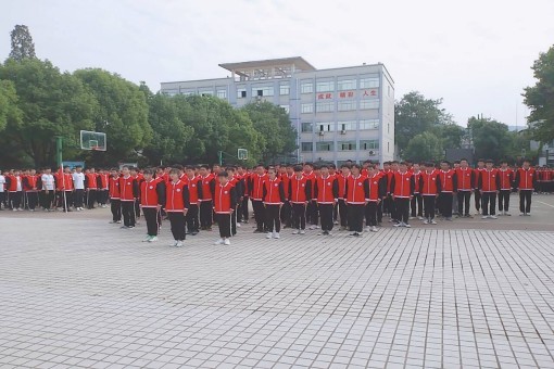 2020年秋新生軍訓(xùn)匯報表演暨開學(xué)典禮(圖3)